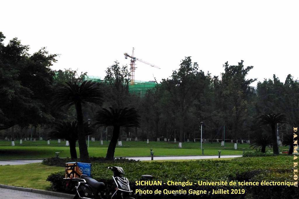 Chengdu- Universite Science electronique 055.jpg
